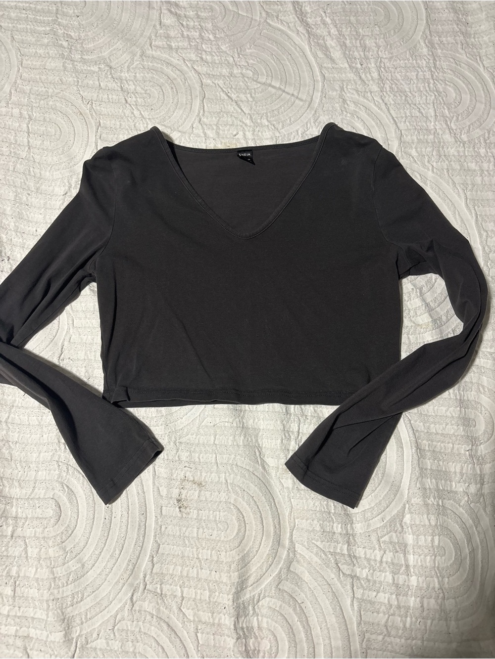SHEIN Black V-Neck Long Sleeve Crop Top